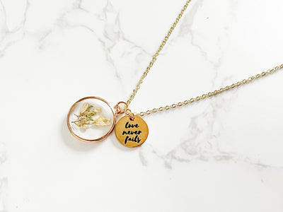 Love Never Fails Dried Flower Gold Necklace - GINGERS