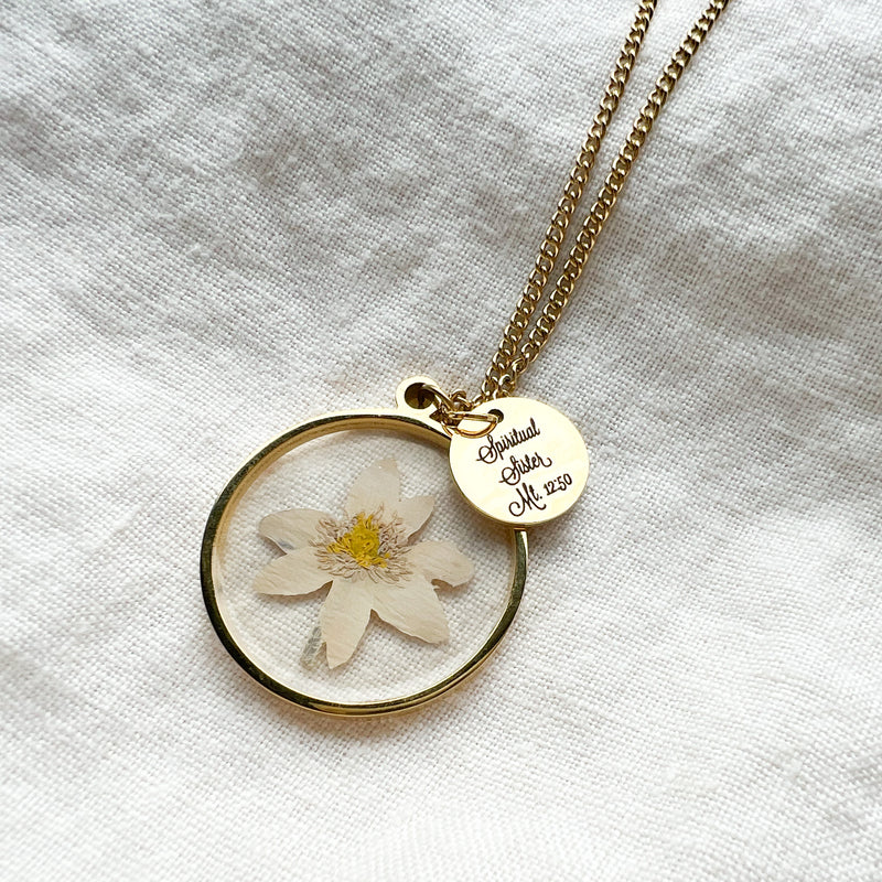 (Spiritual Sister Dried Flower Gold Necklace