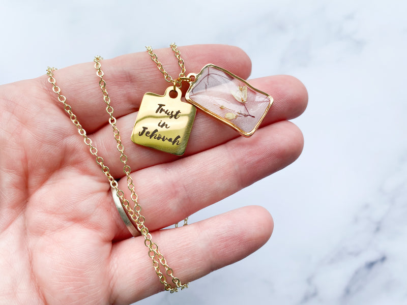 Trust in Jehovah Dried Flower Gold Necklace - GINGERS