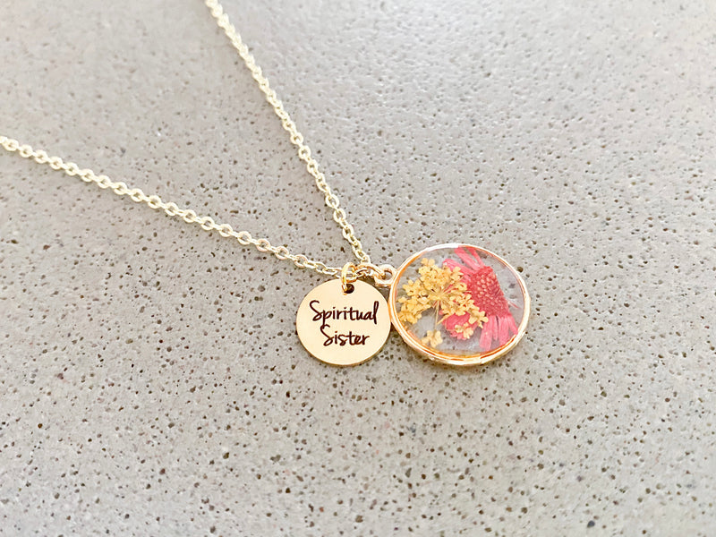 Spiritual Sister Dried Flower Gold Necklace - GINGERS